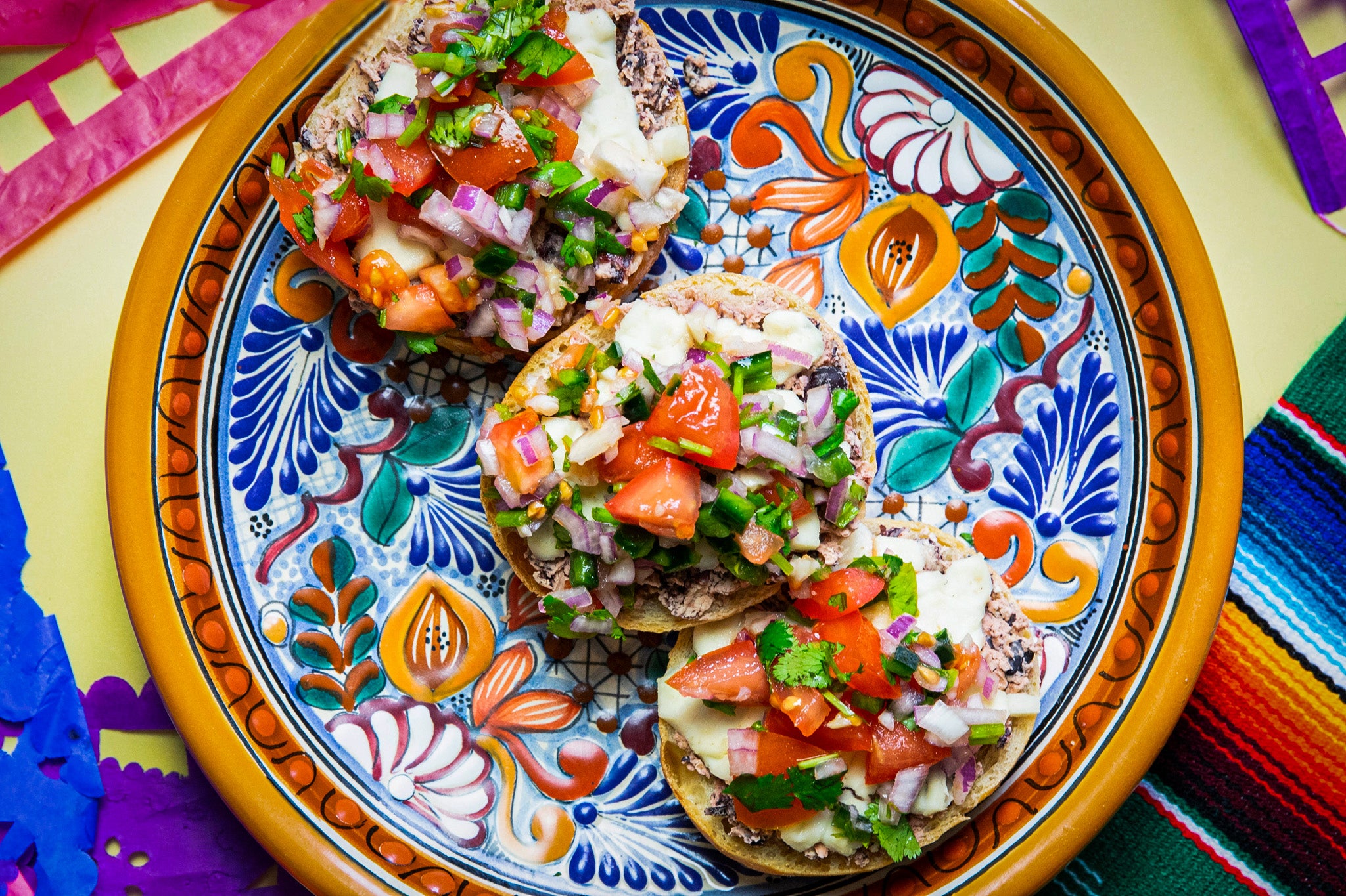 Molletes, überbackene mexikanische Brötchen